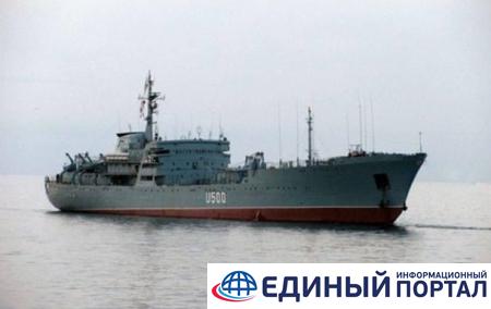 Украинский корабль, двигавшийся к Керченскому проливу, взял обратный курс