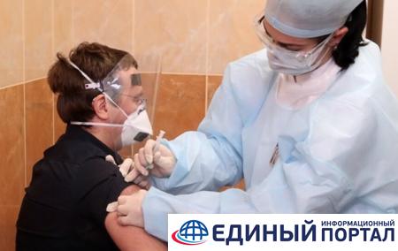 В Беларуси от COVID вакцинировали более половины населения - Минздрав