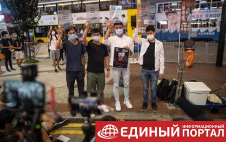 В Гонконге полиция устроила рейд в офис продемократического издания