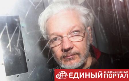 В Лондоне у Ассанжа случился инсульт во время суда - СМИ