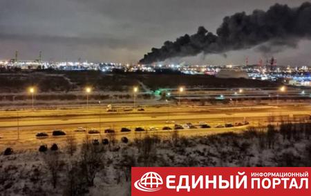 В Петербурге на верфи загорелся корвет
