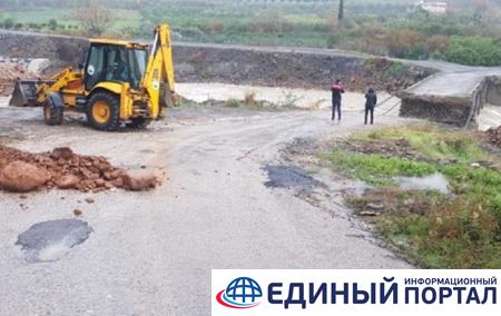 В Турции наводнение разрушило дома и мосты