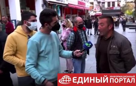 В Турции задержали блогеров, опрашивавших людей на улице о политике