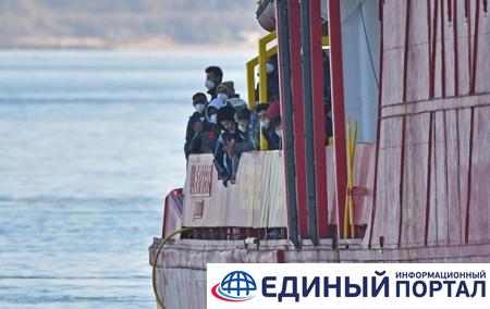 Возле Греции перевернулась лодка с мигрантами