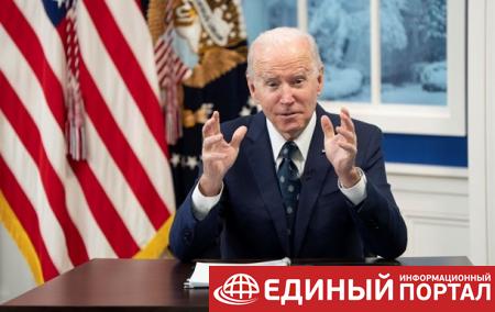 Байден из-за непогоды застрял в самолете