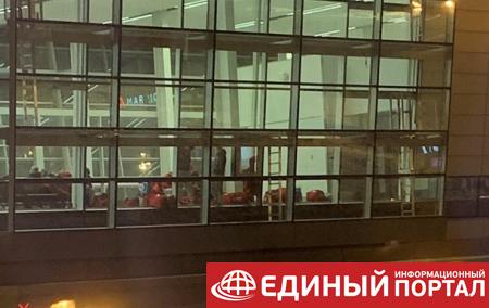 Пьянство, курение и отказ от маски: хоккеистов РФ сняли с самолета