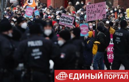 В Германии прошла волна протестов против COVID-ограничений