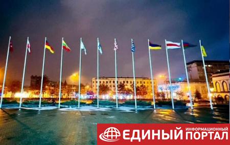 Минск назвал "актом вандализма" замену флага Беларуси в Днепре