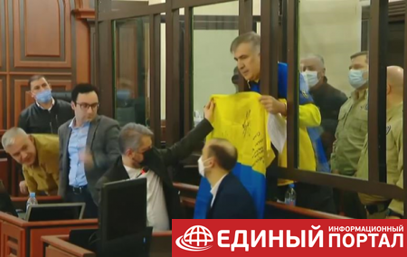 Саакашвили в грузинском суде спел гимн Украины