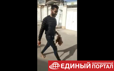 В Иране муж отрезал жене голову на площади. 18+