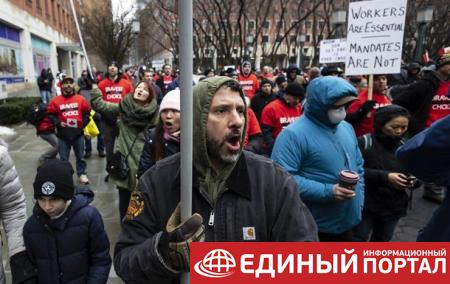В Нью-Йорке сегодня должны уволить тысячи невакцинированных служащих
