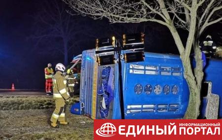 В Польше перевернулся украинский автобус